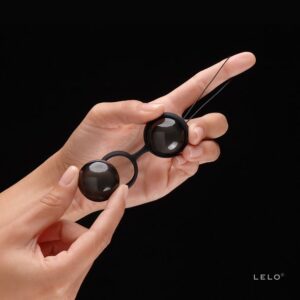 LELO Luna Beads Noir — Kegel Balls, Silicone — Ben Wa Balls — view 4